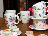 Сделай своими руками: Узор на белом чайном сервизе