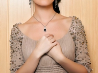 Даша Астафьева показала сексуальный трюк с вишенкой