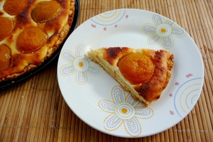 Готовим пирог с творогом и абрикосами