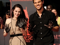 Тэйлор Лотнер: Мы с Кристен Стюарт – закадычные друзья