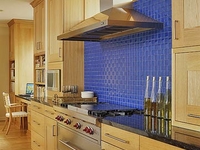 Рабочая стенка на кухне: 20 идей для креативного дизайна