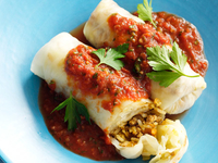 Голубцы со свининой и томатным соусом