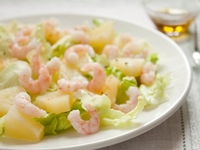 Салат из креветок с ананасами