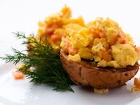 Яйца-скрэмбл с семгой