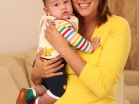 Яна Клочкова придумывает истории про рисовых гномиков