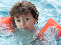 Учим ребенка плавать