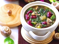 Грибной суп с красной фасолью и шпинатом