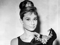 Платье Одри Хепберн, в котором она получила Оскар, продали за 130 тысяч долларов