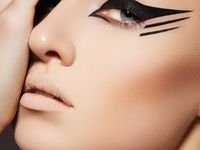 Модный макияж: Рисуем стрелки на глазах