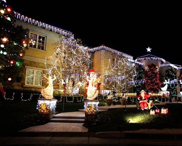 Бритни Спирс украсила дом километрами гирлянд