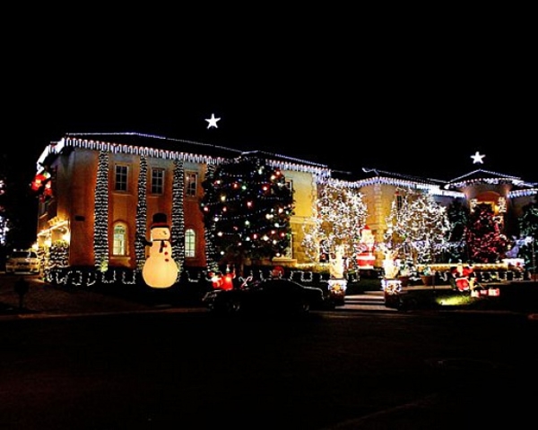 Бритни Спирс украсила дом километрами гирлянд