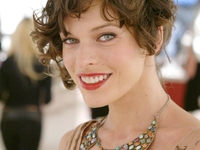 Мила Йовович пожелала всем злого Рождества