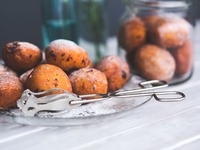 Творожные пончики с шоколадной начинкой