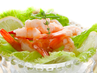 Новогодние рецепты: ТОП-5 салатов из креветок