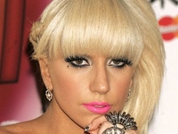 Секретарь Lady Gaga подала на певицу в суд
