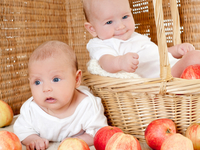 Англичанка родила близнецов с разницей в два года