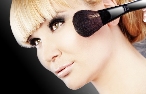 Видео-урок: Превращаем дневной макияж в вечерний за пять минут