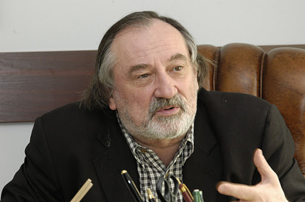 Богдану Ступке подарили дом в Конча-Заспе