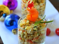 Салат Оливье с малосольной семгой