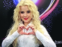 Мика Ньютон выступила на Рождество в колонии