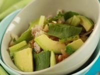 Салат из авокадо с курицей