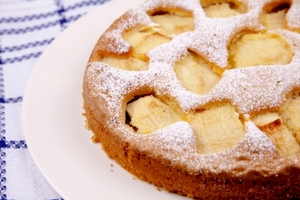 Как приготовить шарлотку с яблоками (ВИДЕО)