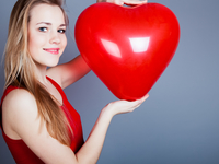 Семь процентов украинок будут поздравлять на День Валентина самих себя