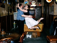 История жизни: Женщина, которая бросается на мужчин