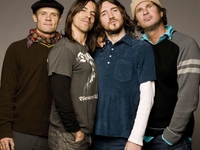 Red Hot Chili Peppers: премьера видео Look Around