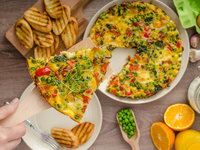 Фриттата с беконом и шпинатом