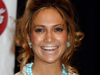 Ошибки звезд в макияже и укладке: Как их избежать