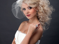 В клипе Don't dumb me down Мика Ньютон устроила бой подушками