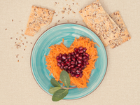 Рецепты на 14 февраля: ТОП-4 салата в форме сердца