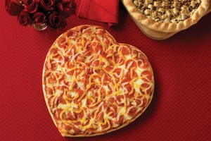 Как приготовить пиццу в форме сердца (ВИДЕО)