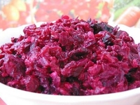 Салат из свеклы с черносливом и орехами
