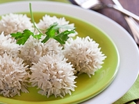 Рисовые шарики с пряной курицей