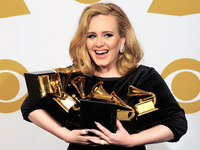 Телерейтинг Grammy вырос благодаря Адель и Уитни Хьюстон