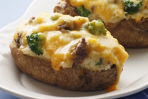 Как приготовить запеченный картофель с сыром и чесноком (ВИДЕО)