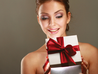 Что подарить ему на 23 февраля? Себя, конечно!