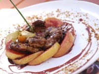 Салат из куриной печени с яблоками