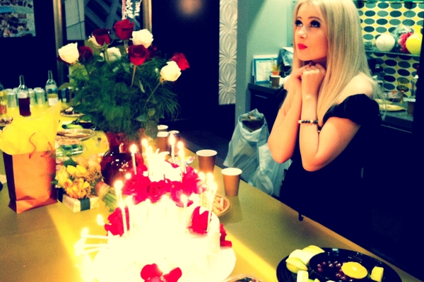 Пресс-служба Мики Ньютон