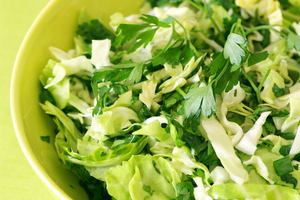 Как приготовить салат из пекинской капусты (ВИДЕО)