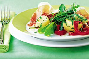 Как приготовить картофельный салат с маком и болгарским перцем (ВИДЕО)