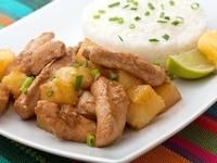 Жареная курица с ананасами