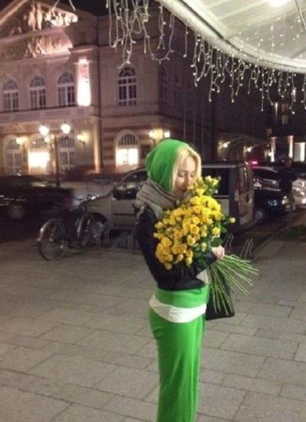 Лера Кудрявцева получила букет от таинственного поклонника