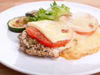 Мясо по-французски с помидорами