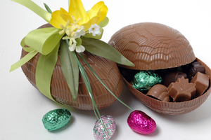 Как приготовить шоколадные пасхальные яйца (видео)