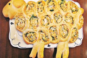 Как приготовить Пасхального барашка с рыбой (видео)