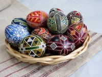 Разгадываем символы на пасхальных яйцах