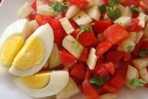 Как приготовить салат из помидоров с яйцом (ВИДЕО)